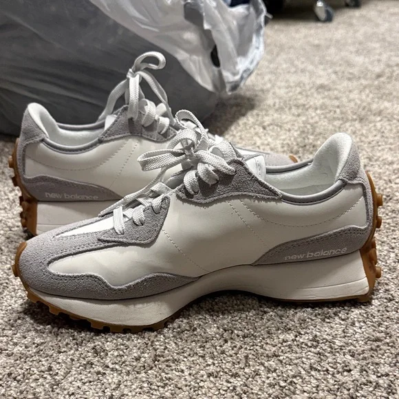 New Balance 327 Gray and White Women's Sneakers - Picture 7 of 9